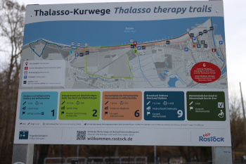 Kurwanderwegschild in Warnemünde